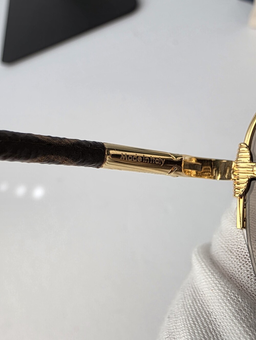 Louis Vuitton Monogram Petite Viola Pilote Aviator Sunglasses - Picture 13 of 16